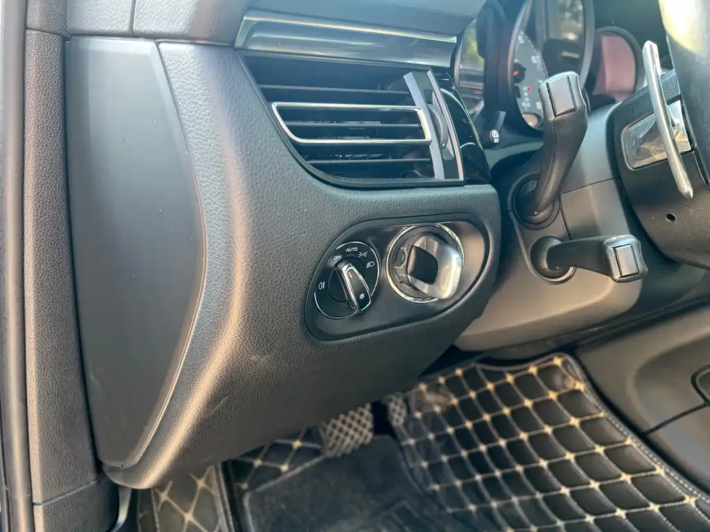 Porsche Macan 2020 — фото 12