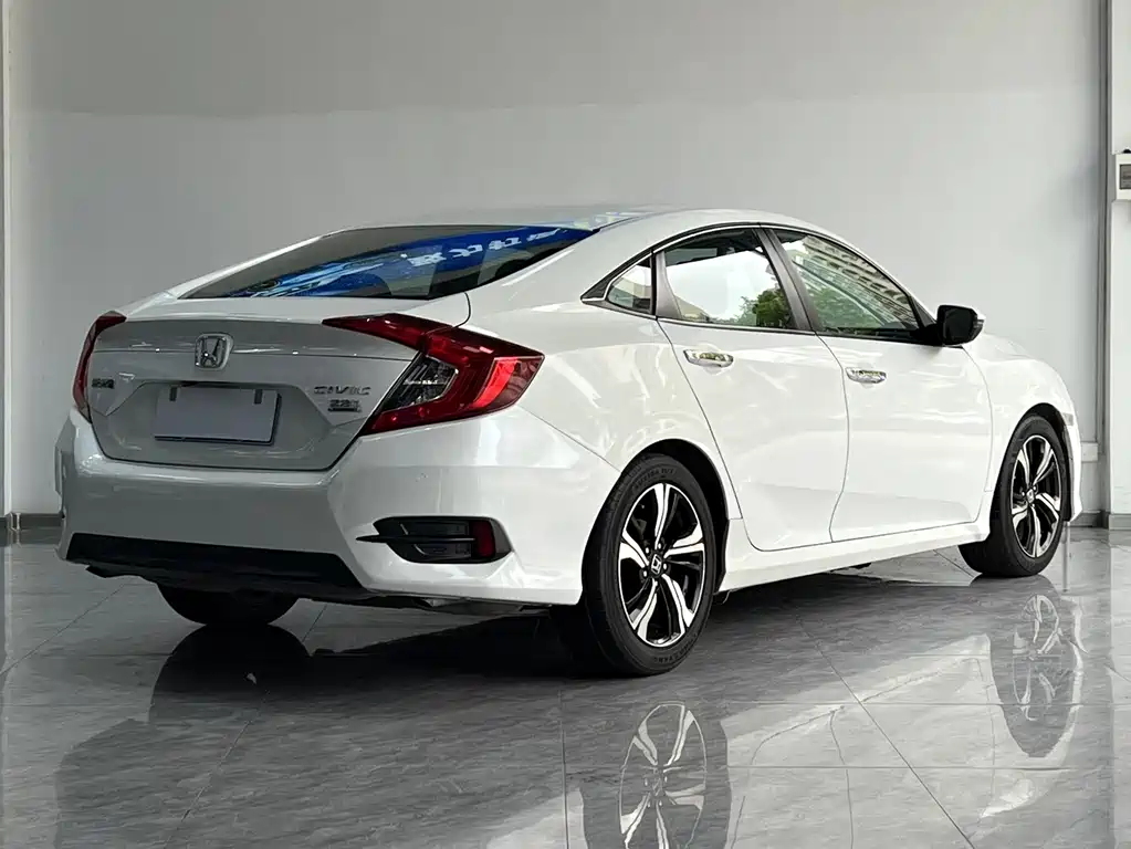 Honda Civic 2018 — фото 4