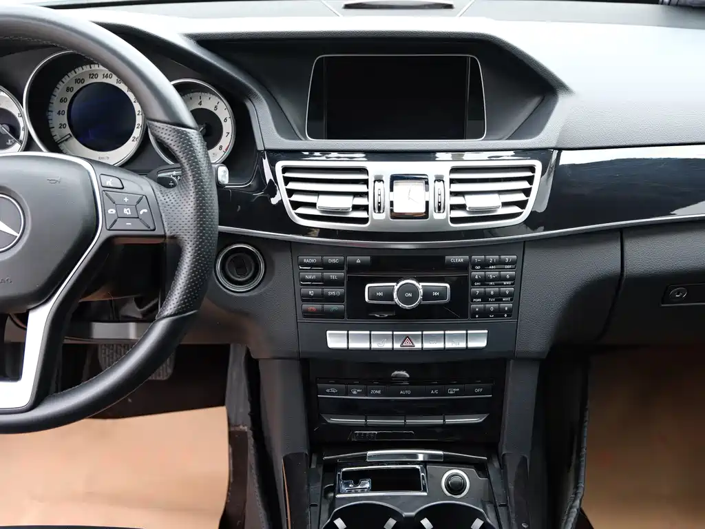 Mercedes-Benz E-Class 2014 — фото 13