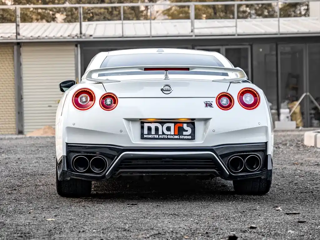 Nissan GT-R 2018 — фото 7