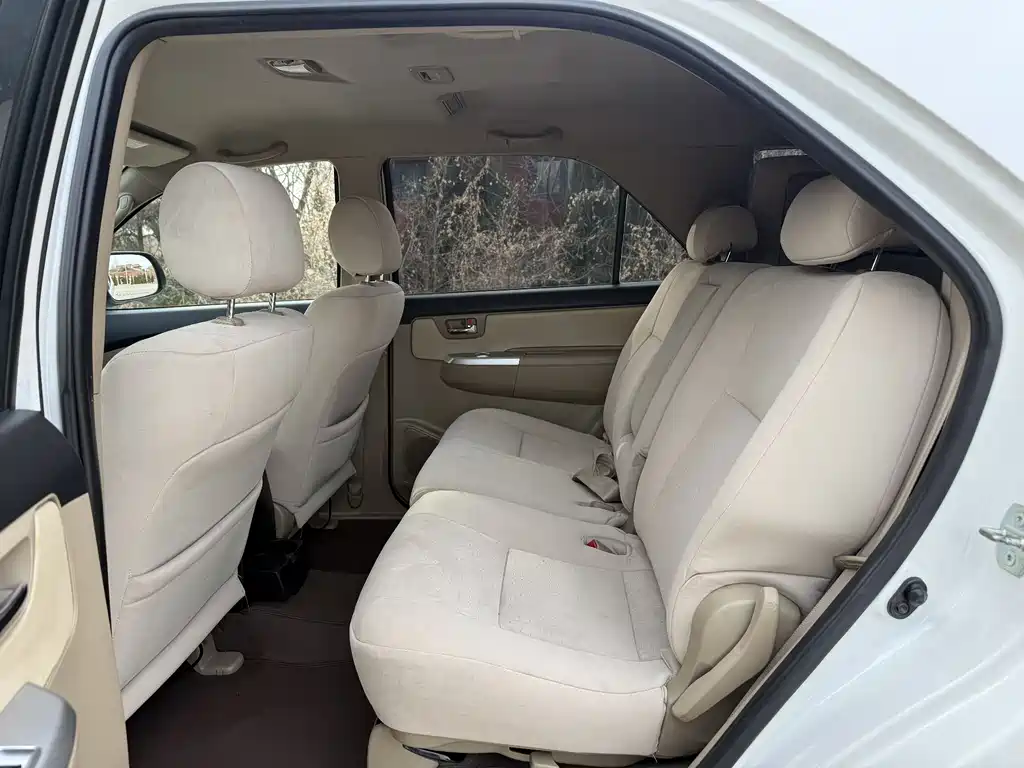 Toyota Fortuner 2016 — фото 13