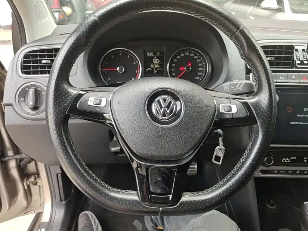 Volkswagen Polo 2015 — фото 11