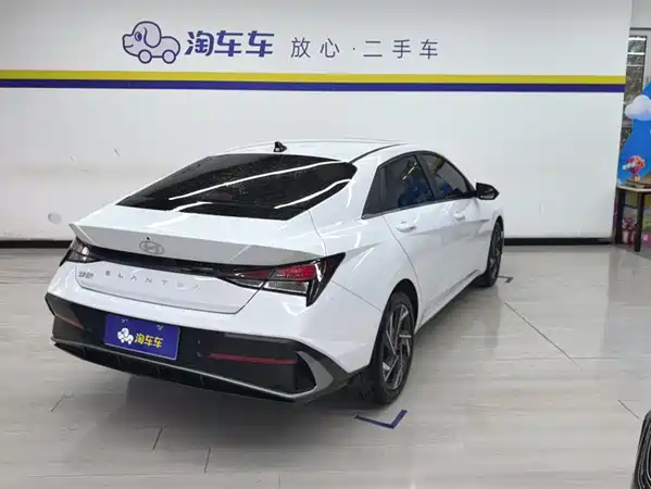 Hyundai Elantra 2025