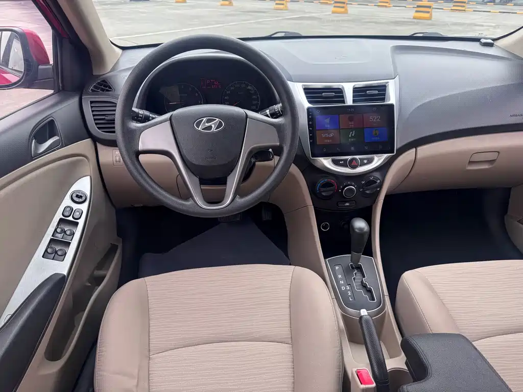 Hyundai Verna 2015 — фото 10