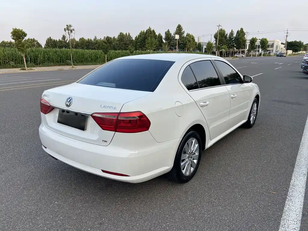 Volkswagen Lavida 2014