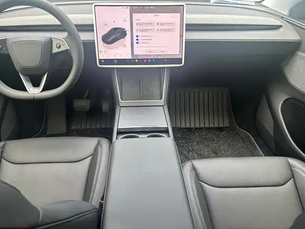 Tesla Model Y 2025