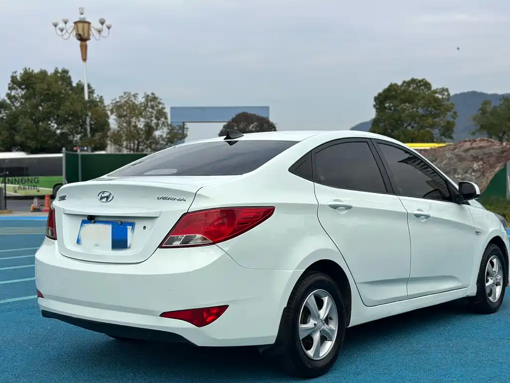 Hyundai Verna 2014 — фото 11