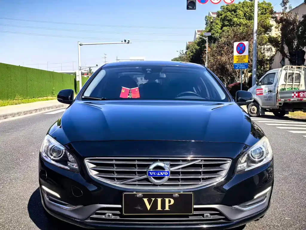 Volvo S60 2015 — фото 2