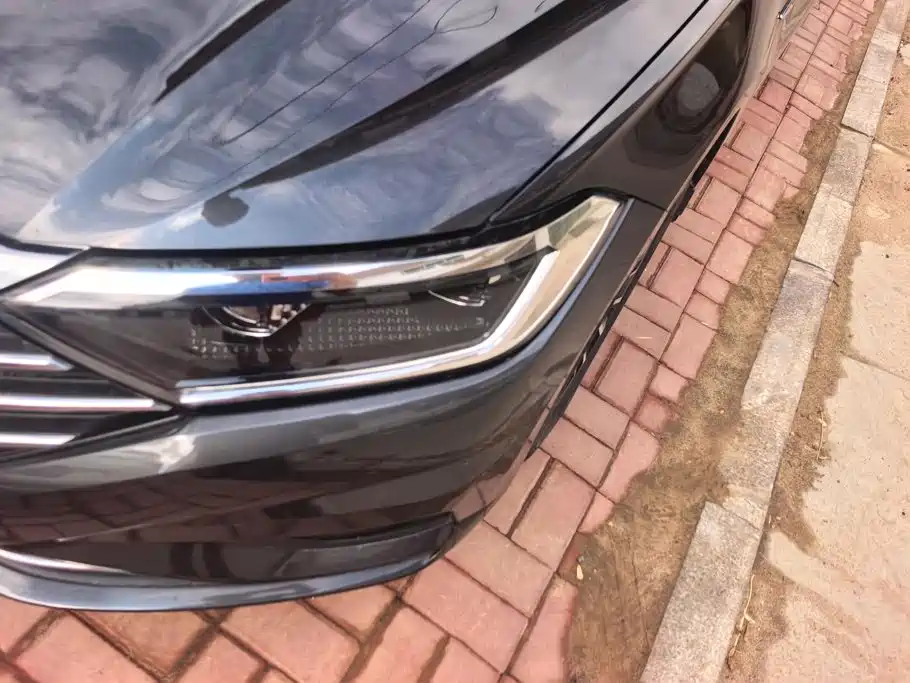 Volkswagen Sagitar 2020