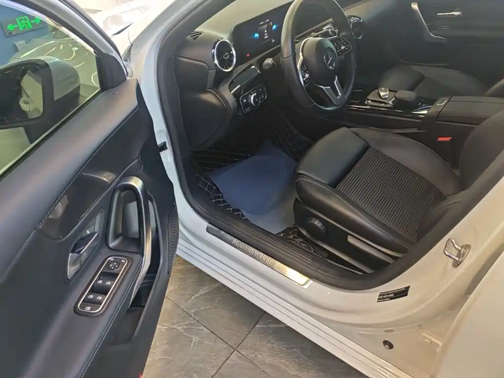 Mercedes-Benz A-Class 2021 — фото 16