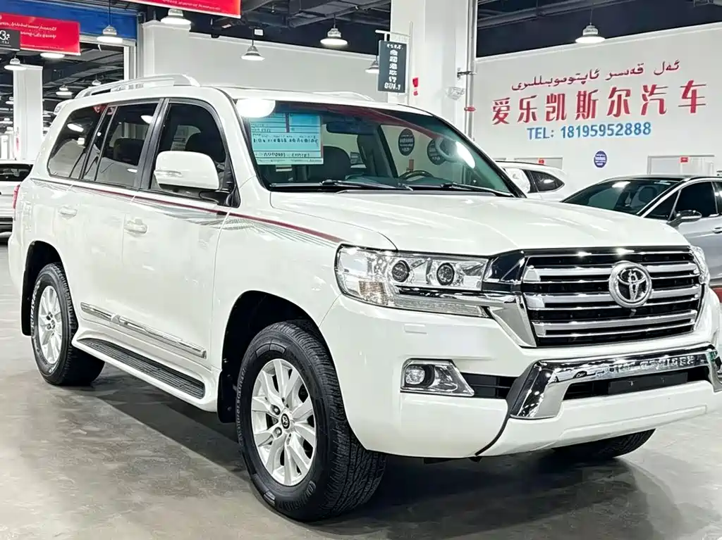 Toyota Land Cruiser 2017 — фото 3