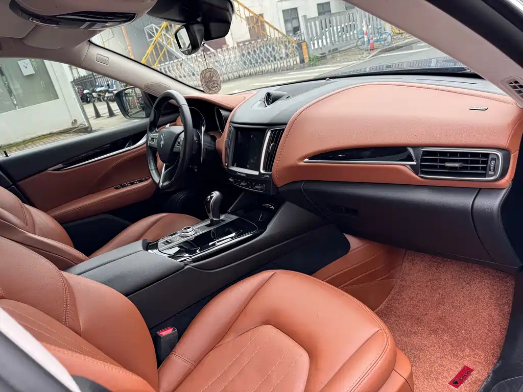 Maserati Levante 2019 — фото 15