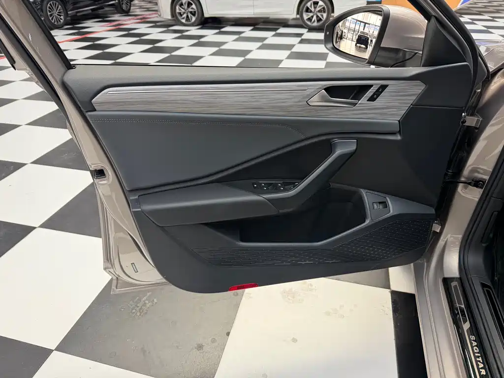 Volkswagen Sagitar 2022
