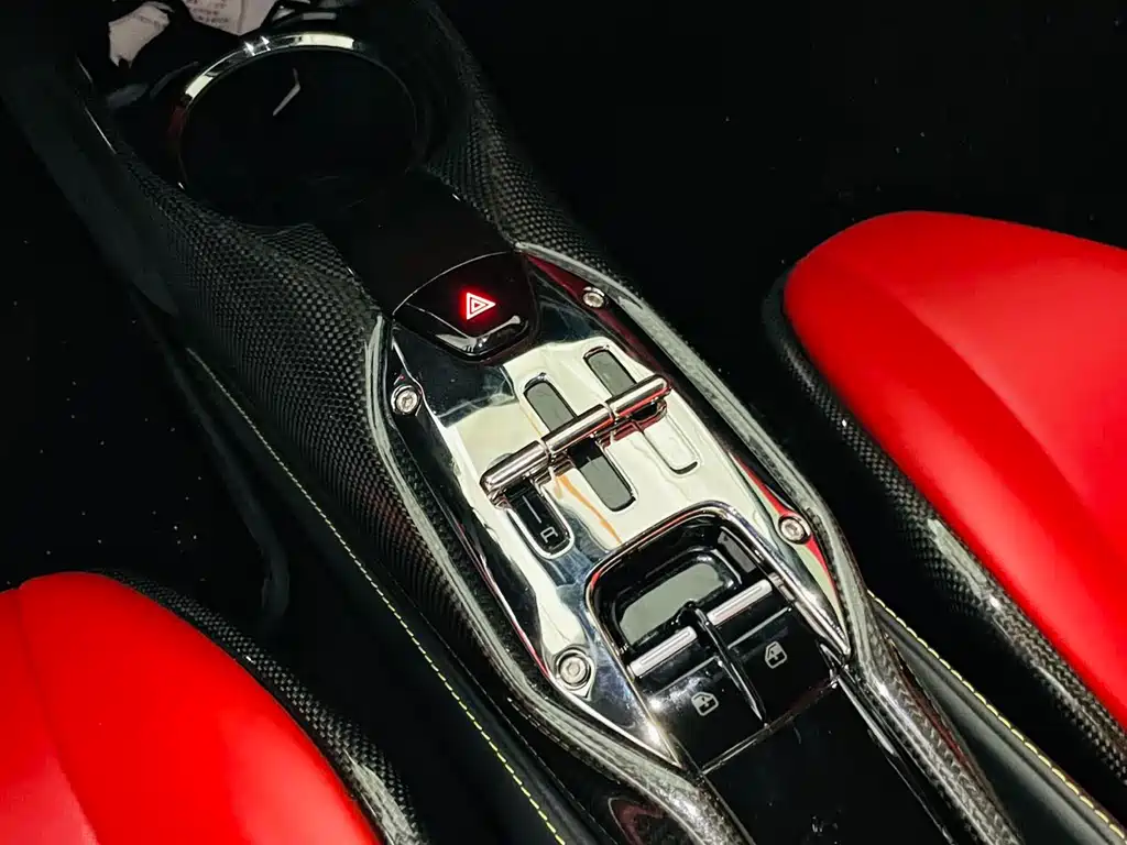 Ferrari SF90 2021 — фото 10