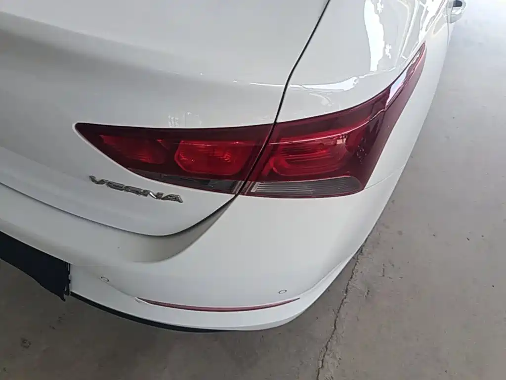 Hyundai Verna 2018 — фото 8