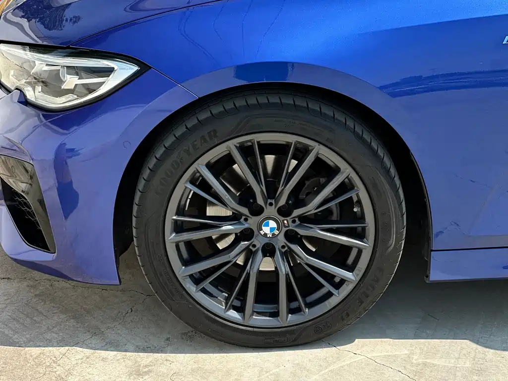 BMW 3 Series 2019 — фото 30