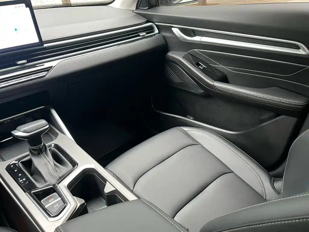 Geely Emgrand 2025