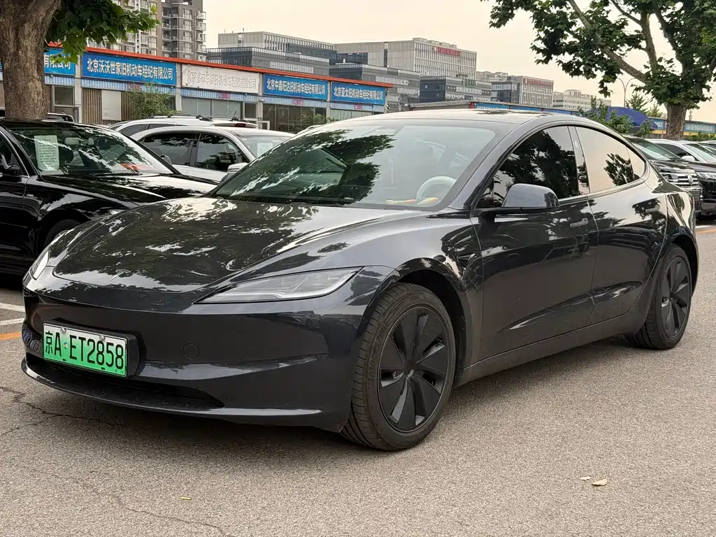 Tesla Model 3 2025 — фото 1