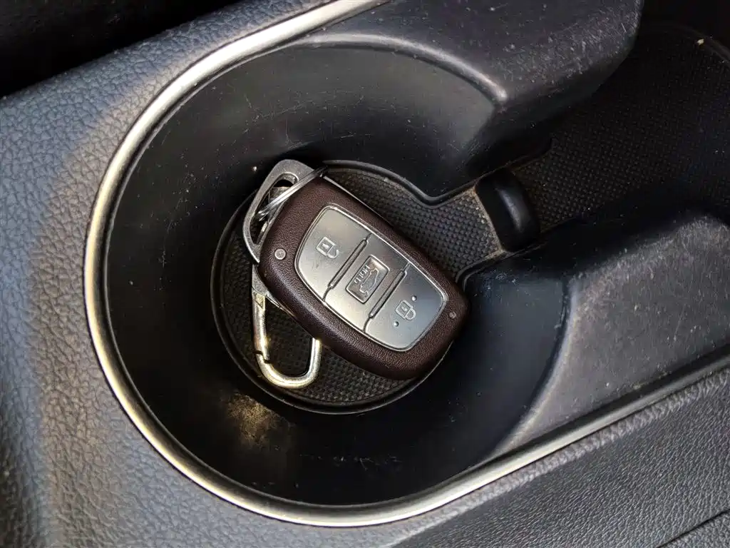 Hyundai Elantra 2019 — фото 9