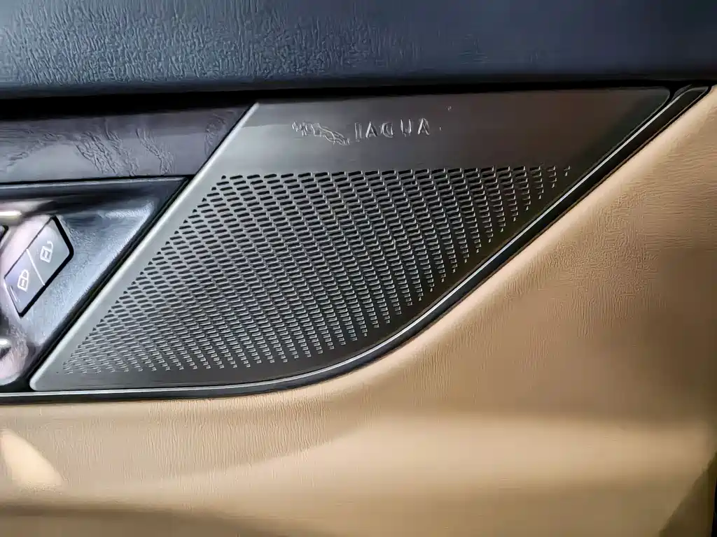 Jaguar XFL 2022 — фото 9