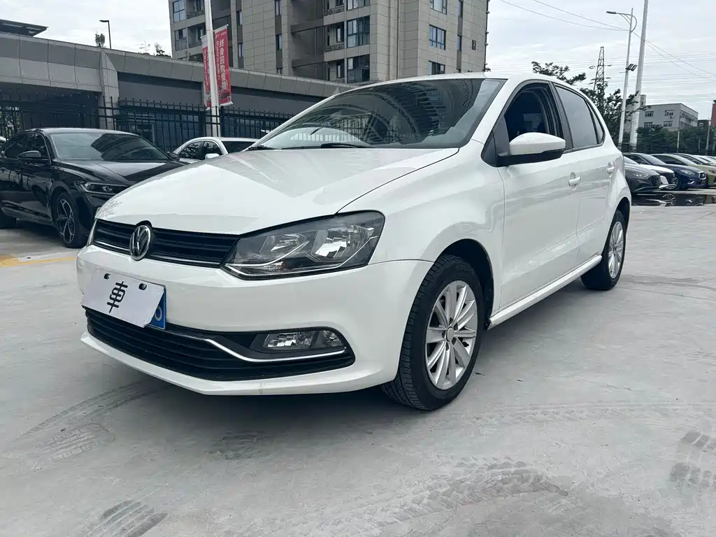Volkswagen Polo 2015 — фото 1
