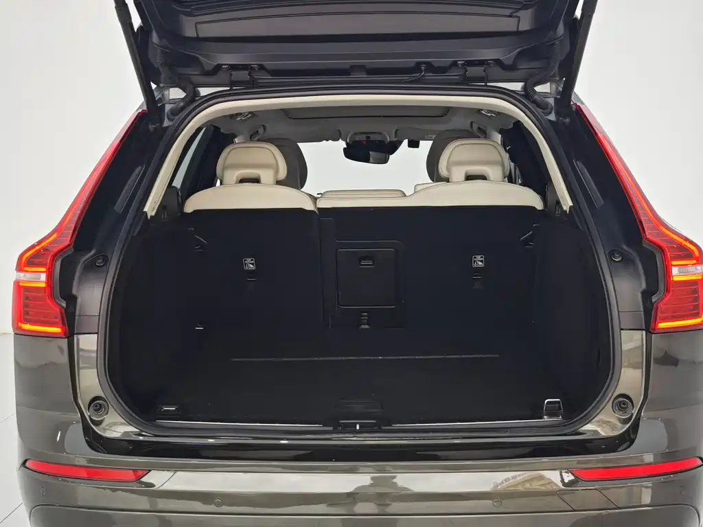 Volvo XC60 2018 — фото 21