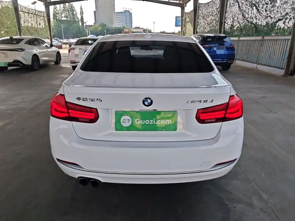 BMW 3 Series 2018 — фото 6