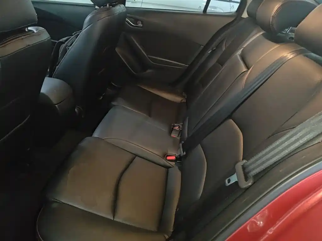 Mazda 3 Axela 2016 — фото 17