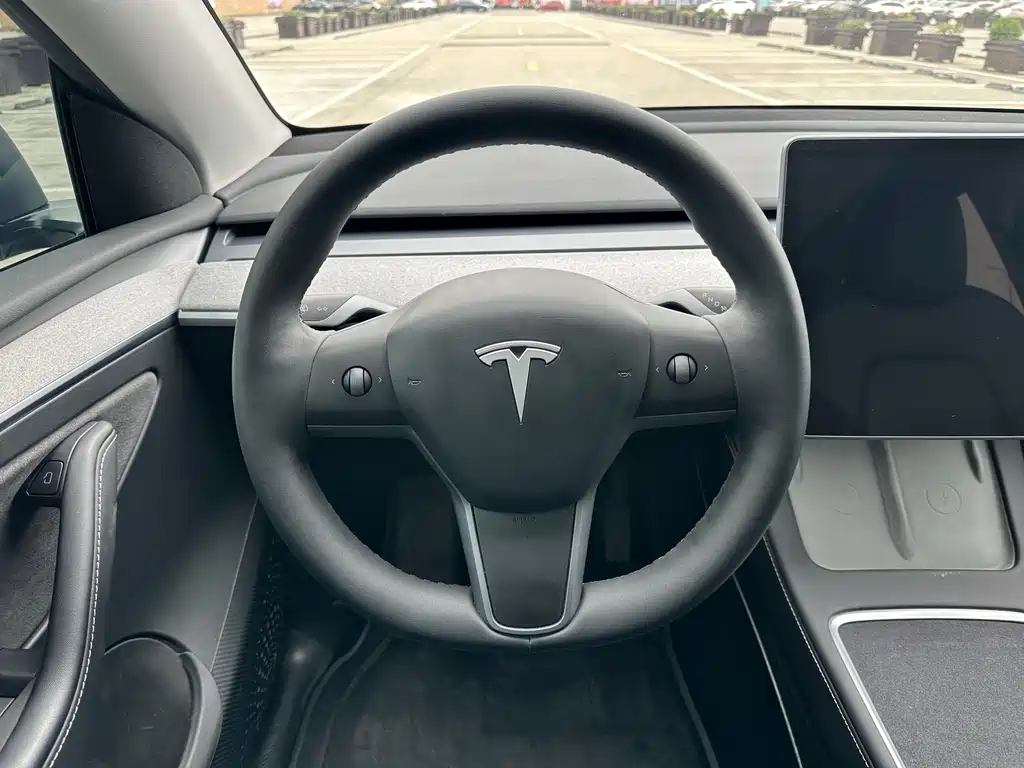 Tesla Model Y 2024 — фото 13