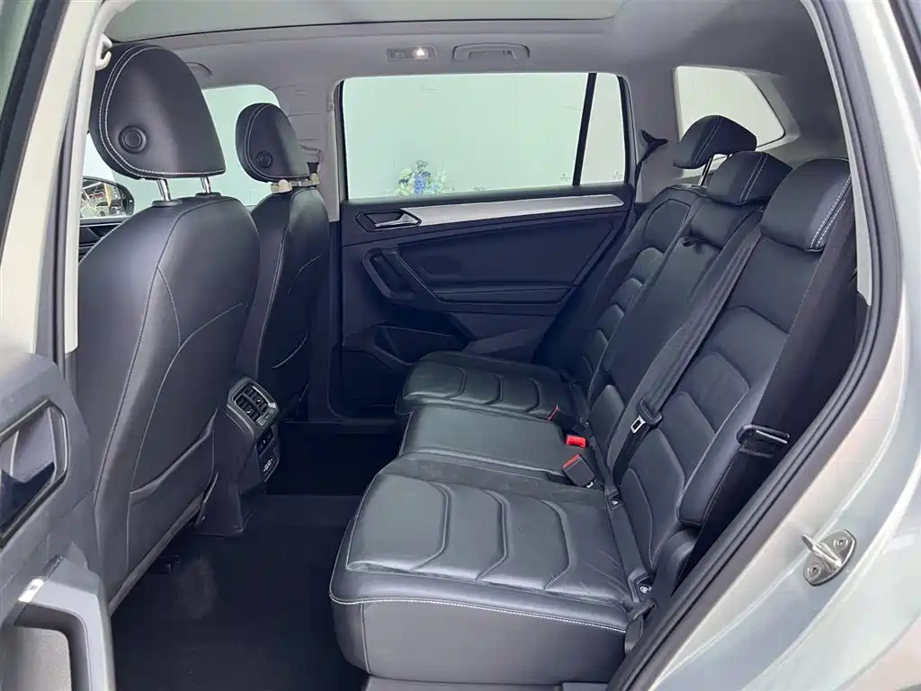 Volkswagen Tiguan L 2020 — фото 17