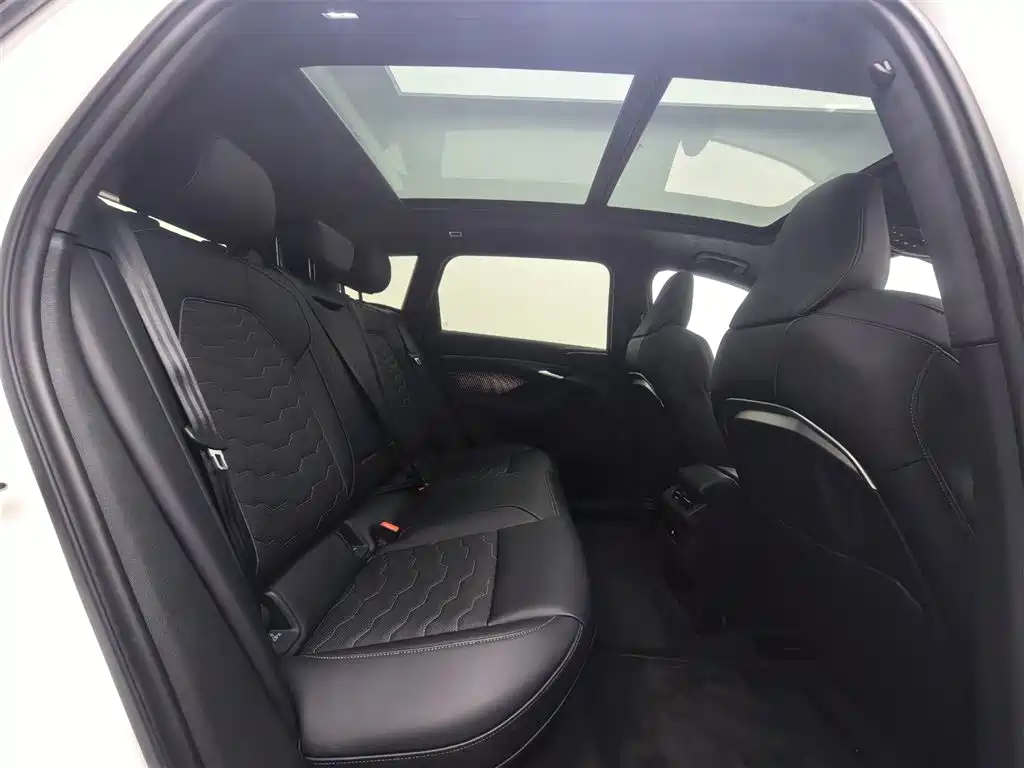 Audi Q6L e-tron 2025 — фото 11