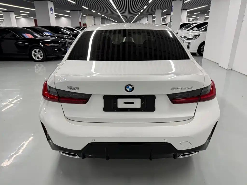 BMW 3 Series 2025 — фото 14