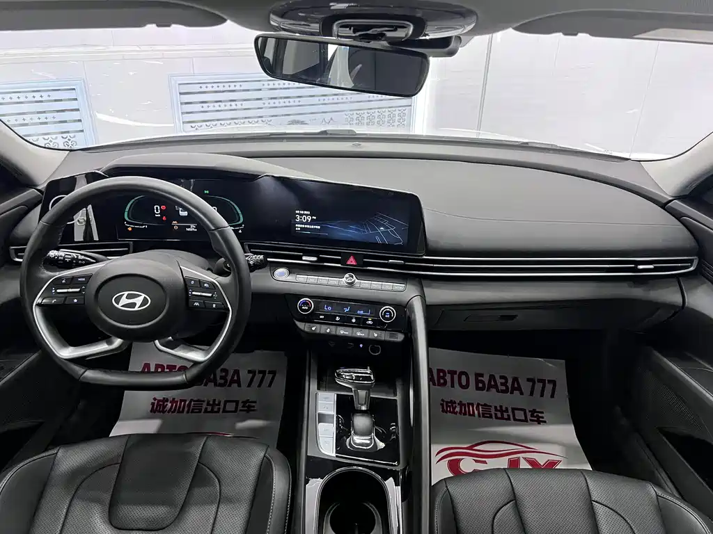 Hyundai Elantra 2023 — фото 18