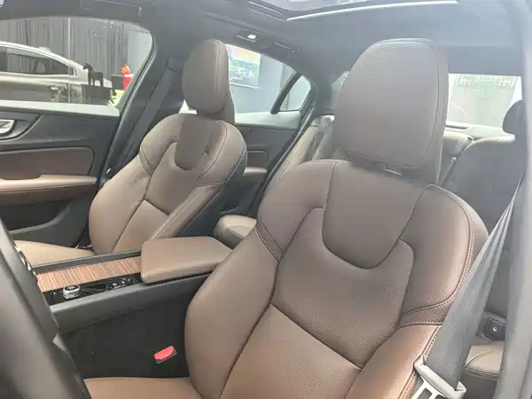 Volvo S60 2025