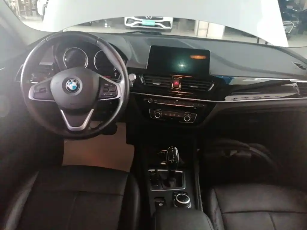 BMW 1 Series 2021 — фото 10