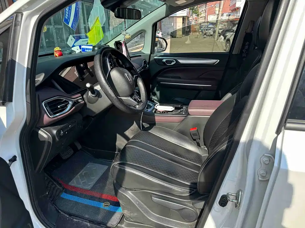 GAC Trumpchi M6 2023 — фото 4