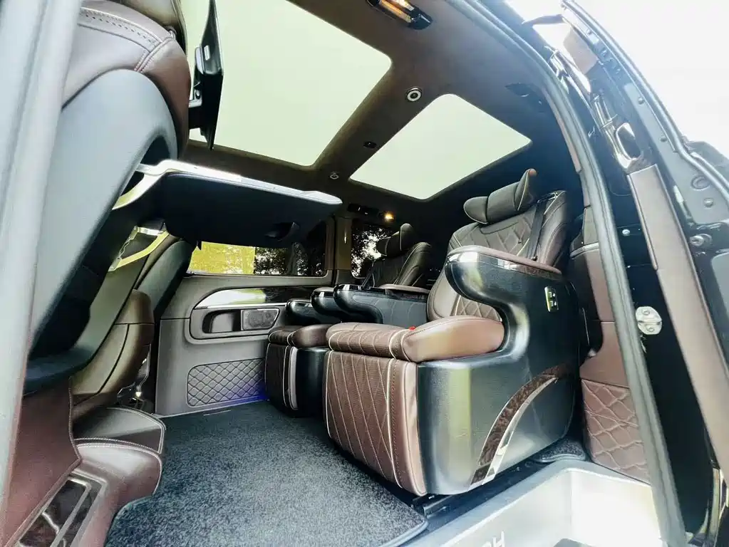 Mercedes-Benz V-Class 2020 — фото 11