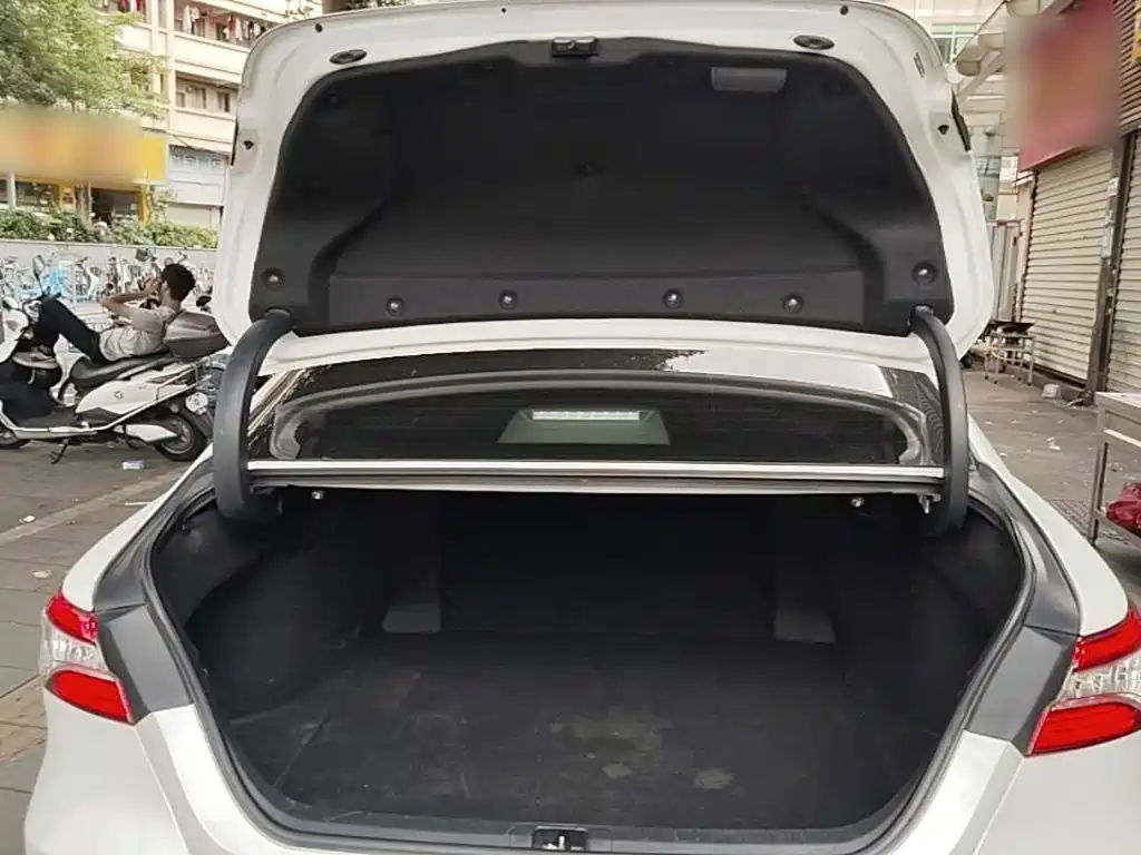 Toyota Camry 2020 — фото 19