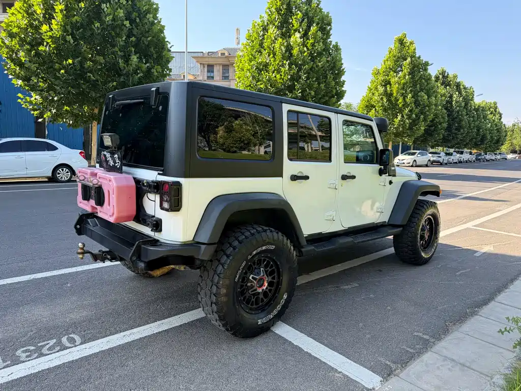 Jeep Wrangler 2014 — фото 7