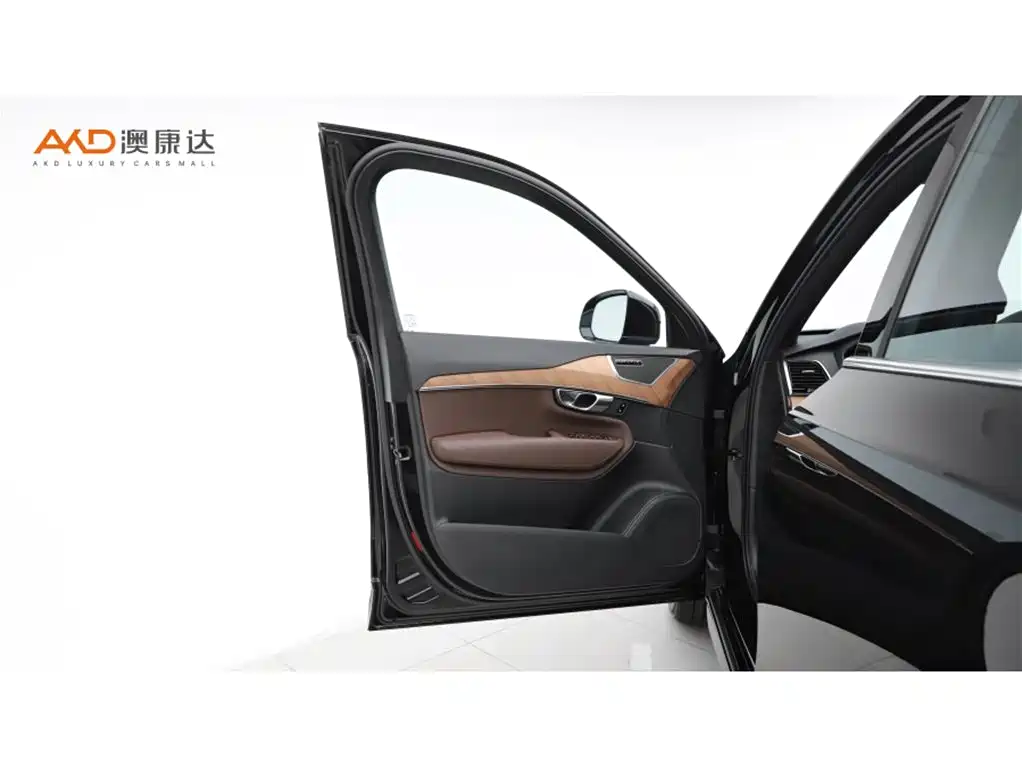 Volvo XC90 2022 — фото 11
