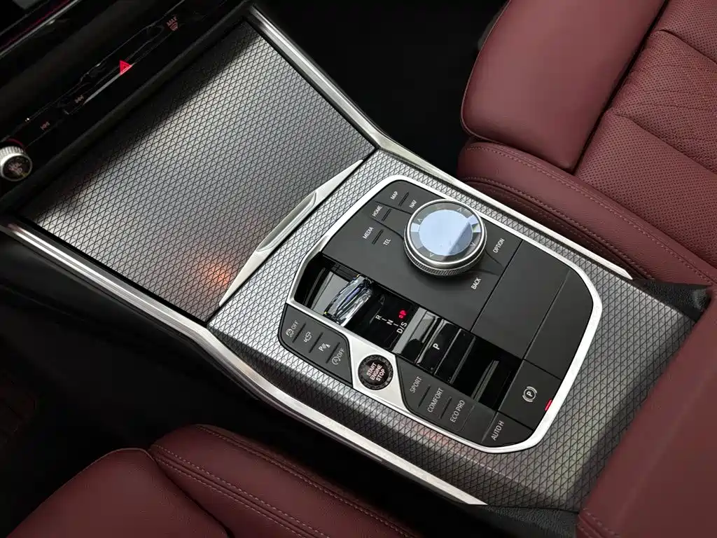 BMW 3 Series 2024 — фото 13