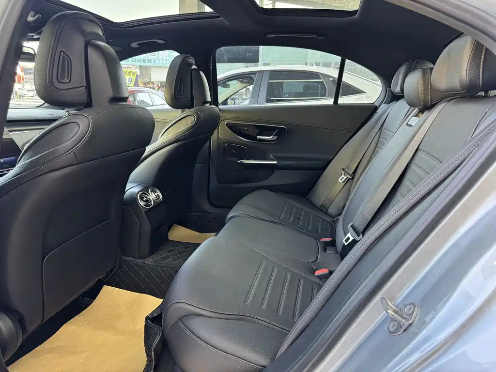 Mercedes-Benz C-Class 2023 — фото 5