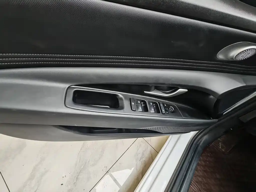 Hyundai Elantra 2023 — фото 15