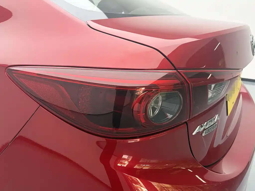 Mazda 3 Axela 2018 — фото 10