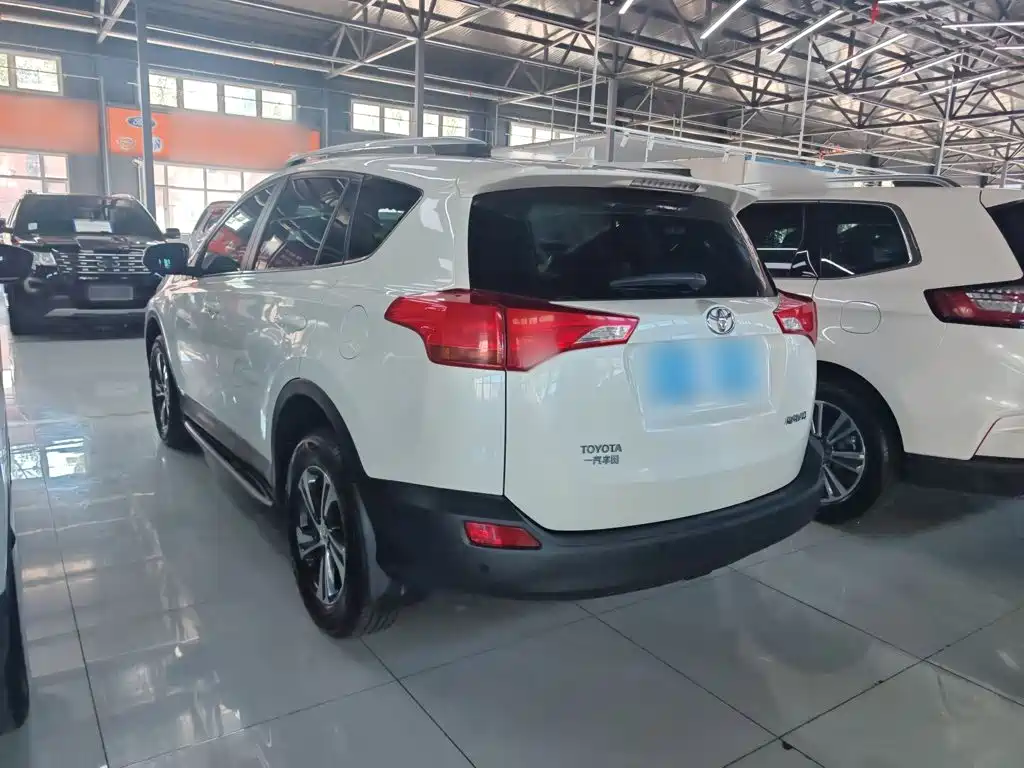 Toyota RAV4 2016 — фото 15