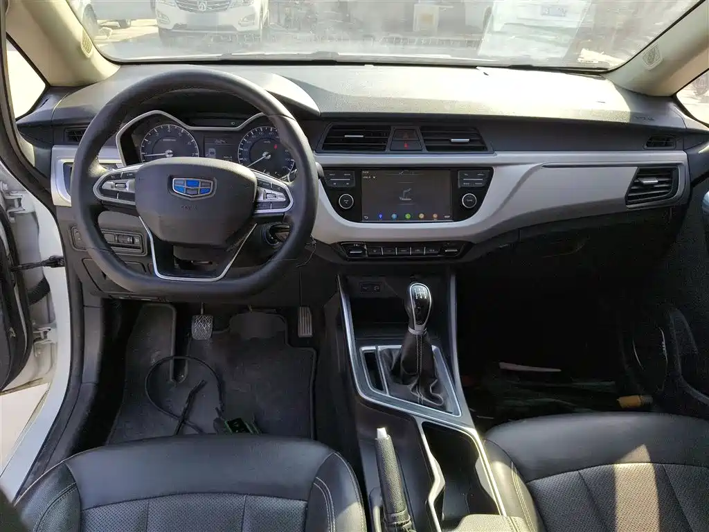 Geely Vision X3 2019 — фото 12