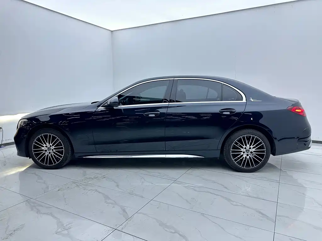 Mercedes-Benz C-Class 2025 — фото 3