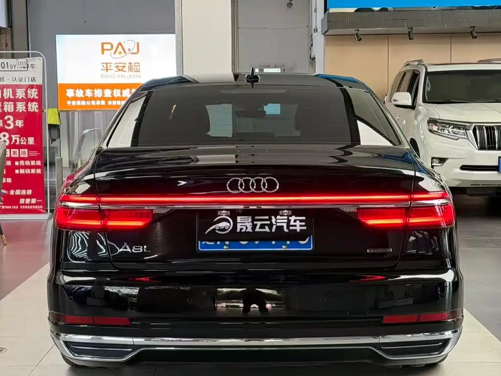 Audi A8 2019 — фото 8
