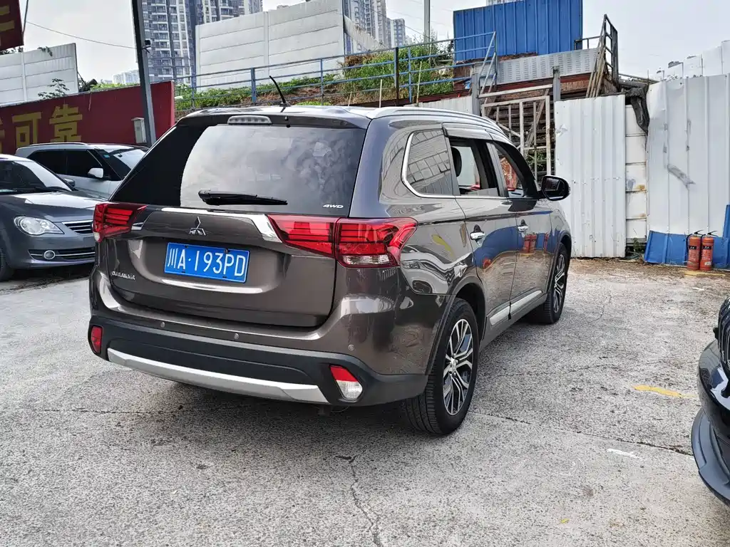 Mitsubishi Outlander 2016 — фото 10