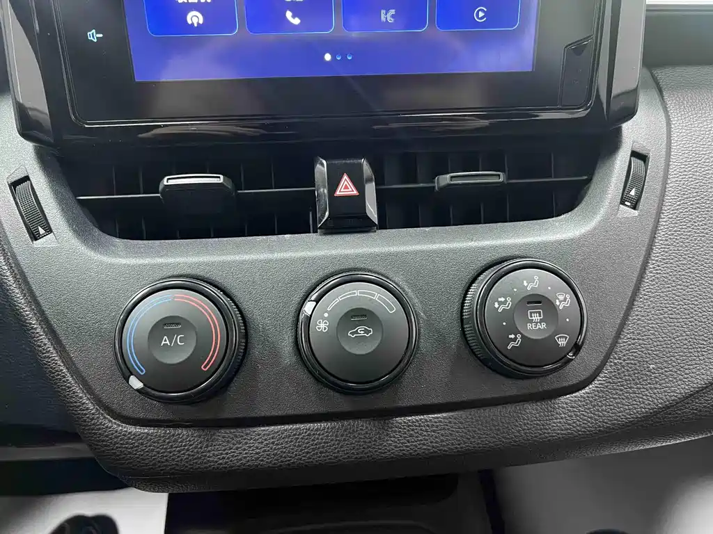 Toyota Corolla 2023 — фото 13